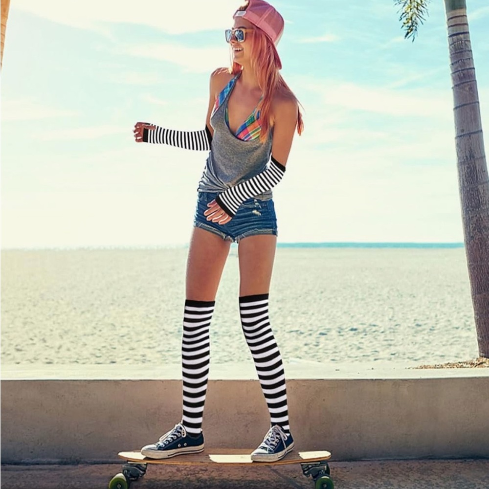 8 pcs women’s striped knee high socks and fingerless gloves set Y2K Goth